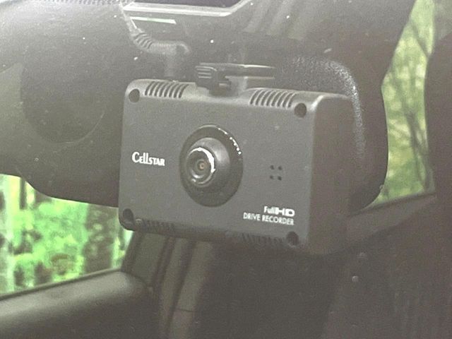 TOYOTA PRIUS 2017 Image 31