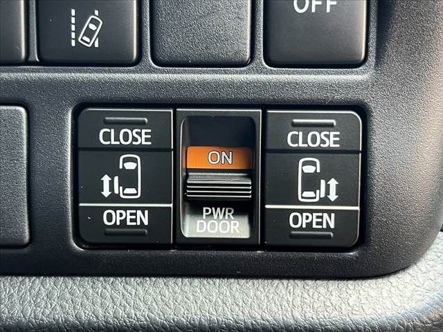 TOYOTA ESQUIRE HYBRID 2017 Image 31