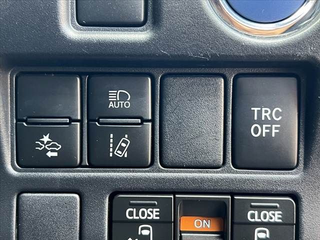 TOYOTA ESQUIRE HYBRID 2017 Image 31