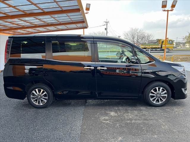 TOYOTA ESQUIRE HYBRID 2017 Image 31