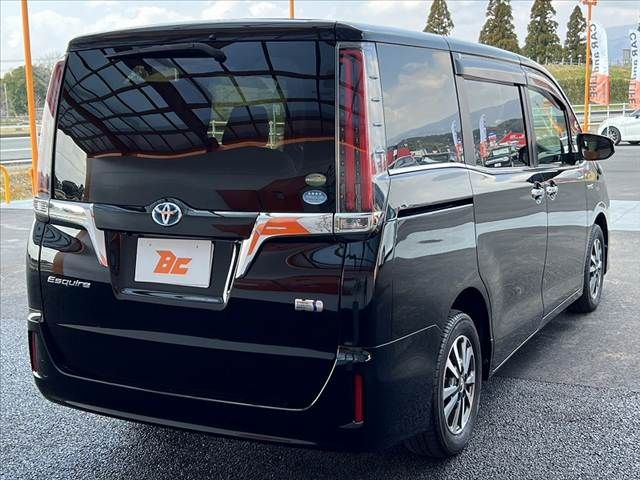TOYOTA ESQUIRE HYBRID 2017 Image 31