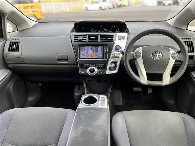 TOYOTA PRIUS ALPHA 2013 Image 31