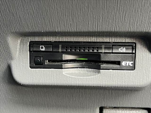 TOYOTA PRIUS ALPHA 2013 Image 31