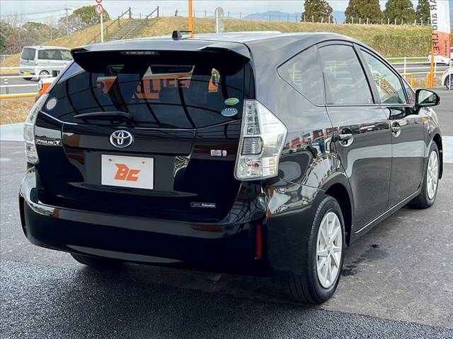 TOYOTA PRIUS ALPHA 2013 Image 31
