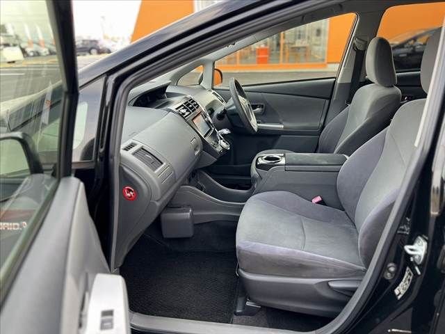 TOYOTA PRIUS ALPHA 2013 Image 31