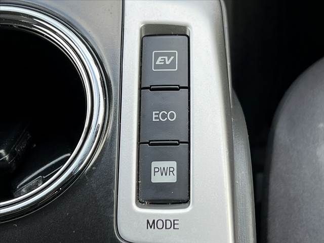 TOYOTA PRIUS ALPHA 2013 Image 31