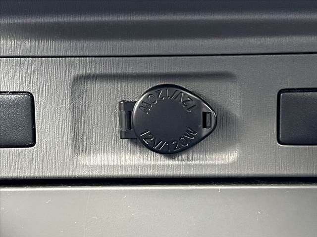 TOYOTA PRIUS ALPHA 2013 Image 31