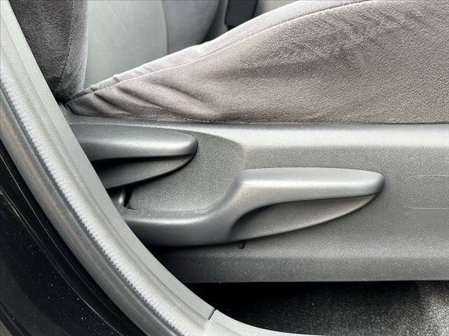 TOYOTA PRIUS ALPHA 2013 Image 31