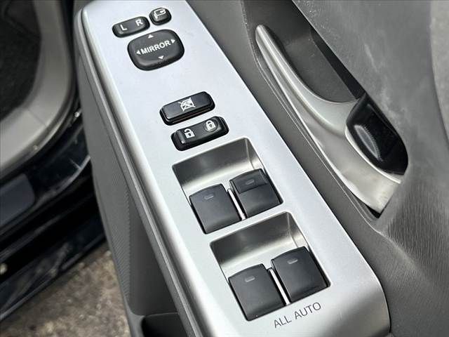 TOYOTA PRIUS ALPHA 2013 Image 31