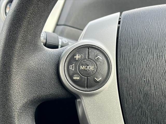 TOYOTA PRIUS ALPHA 2013 Image 31