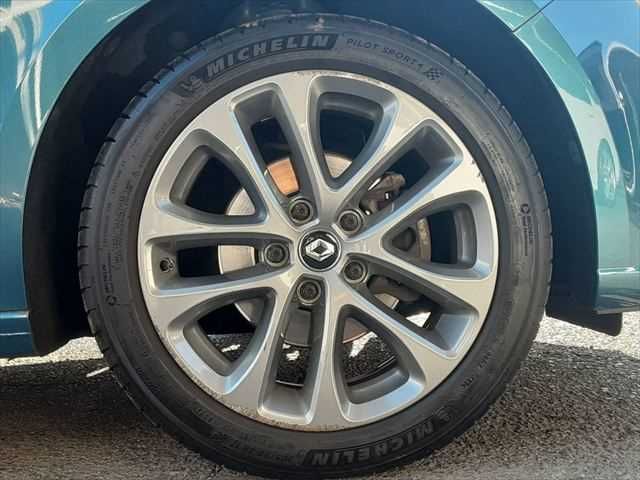 RENAULT MEGANE HATCH 2019 Image 31