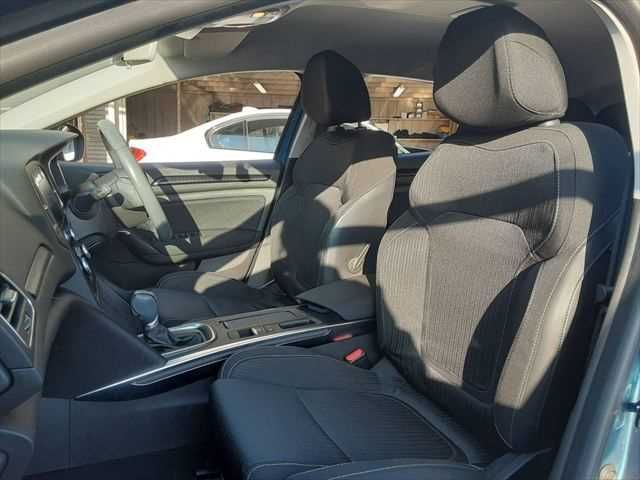 RENAULT MEGANE HATCH 2019 Image 31