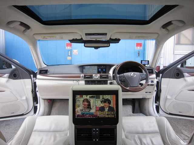 TOYOTA LEXUS LS600HL 2013 Image 31