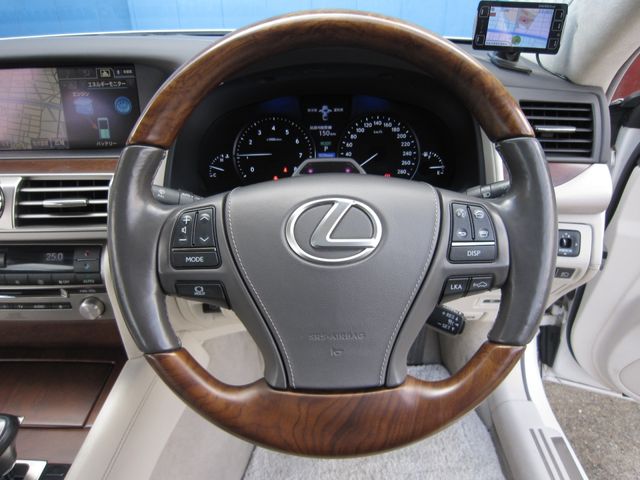 TOYOTA LEXUS LS600HL 2013 Image 31