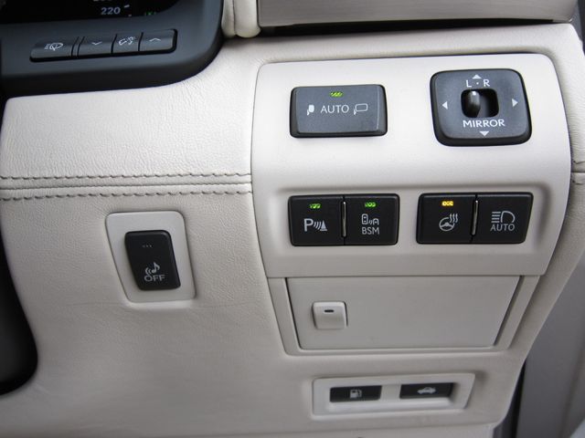 TOYOTA LEXUS LS600HL 2013 Image 31