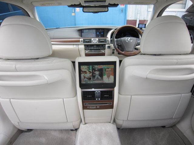 TOYOTA LEXUS LS600HL 2013 Image 31