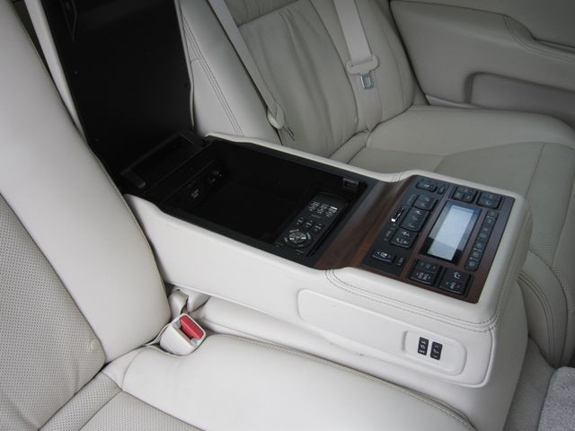 TOYOTA LEXUS LS600HL 2013 Image 31