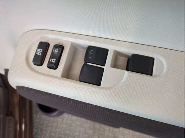 TOYOTA SPADE 2014 Image 31