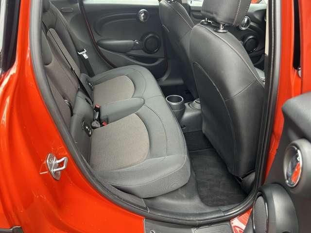 BMW MINI COOPER D 5DOOR 2019 Image 31