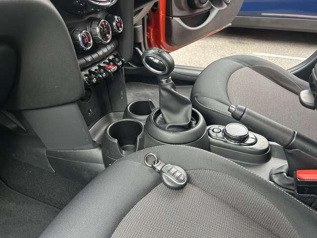 BMW MINI COOPER D 5DOOR 2019 Image 31