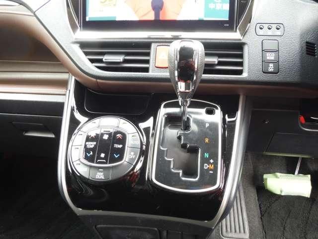 TOYOTA VOXY 2015 Image 31