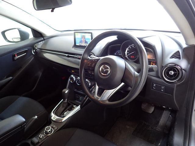 MAZDA DEMIO 2016 Image 31