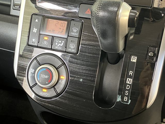 DAIHATSU TANTO CUSTOM 2015 Image 31