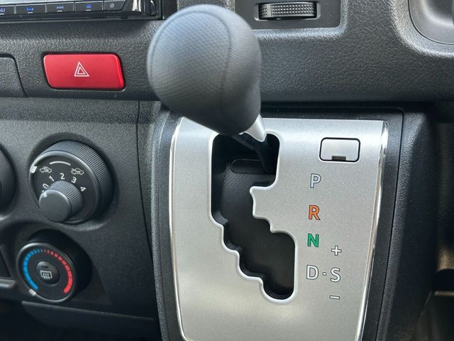 TOYOTA HIACE VAN 1.15T 2WD 2023 Image 31