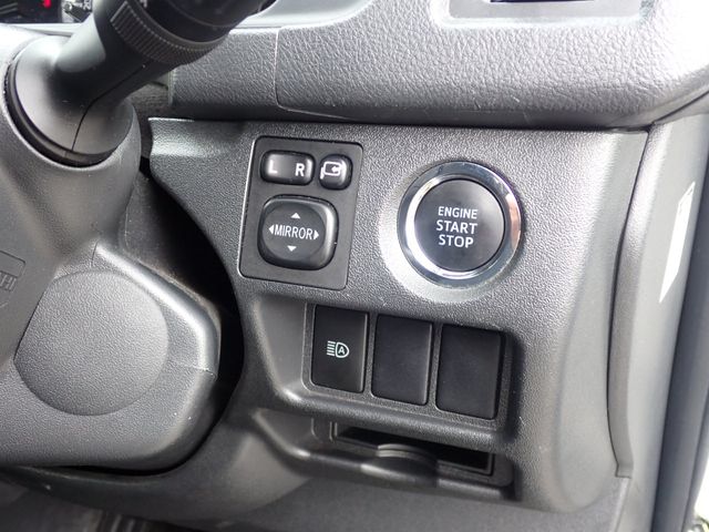 TOYOTA HIACE VAN 2WD 2022 Image 31