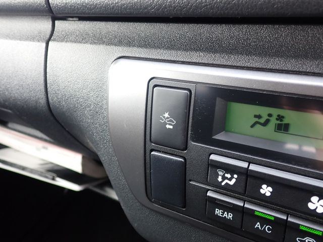 TOYOTA HIACE VAN 2WD 2022 Image 31