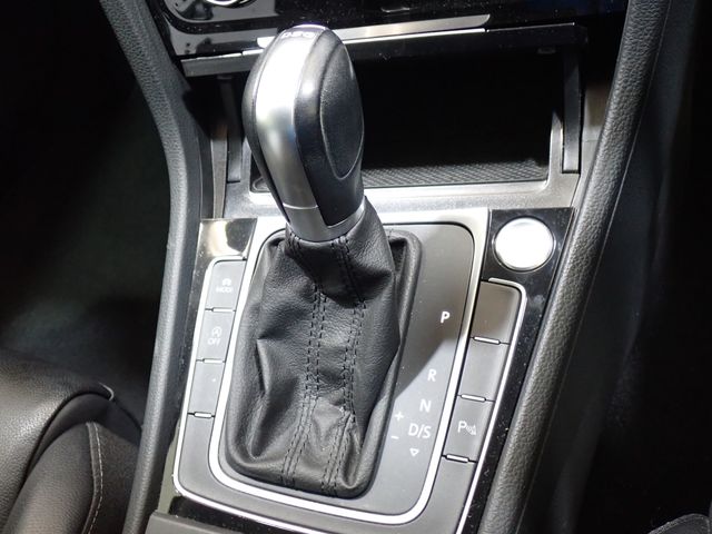 VOLKSWAGEN GOLF VARI 2015 Image 31