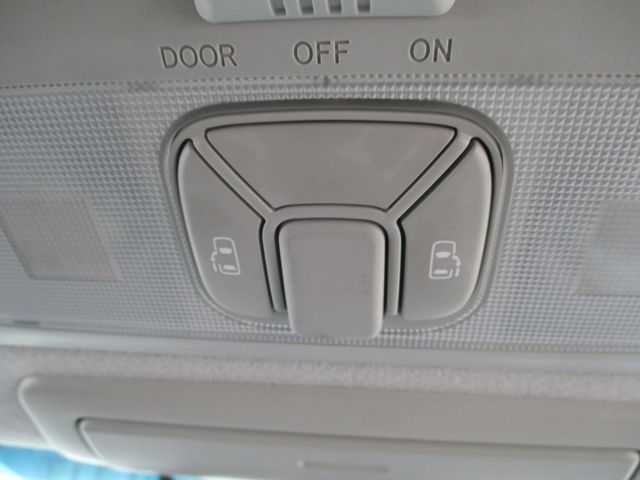 TOYOTA ESTIMA 2013 Image 31