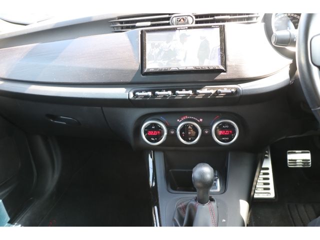 ALFAROMEO GIULIETTA 2013 Image 31