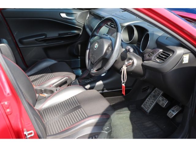 ALFAROMEO GIULIETTA 2013 Image 31