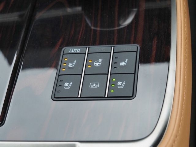 TOYOTA LEXUS LS500 2023 Image 31