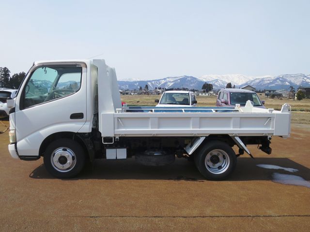 HINO DUTRO 2009 Image 31