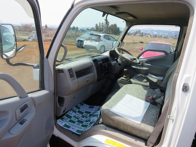 HINO DUTRO 2009 Image 31