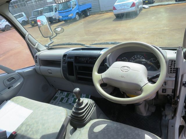 HINO DUTRO 2009 Image 31