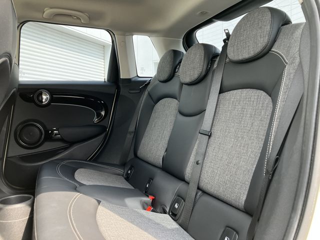 BMW MINI ONE 5DOOR 2021 Image 31