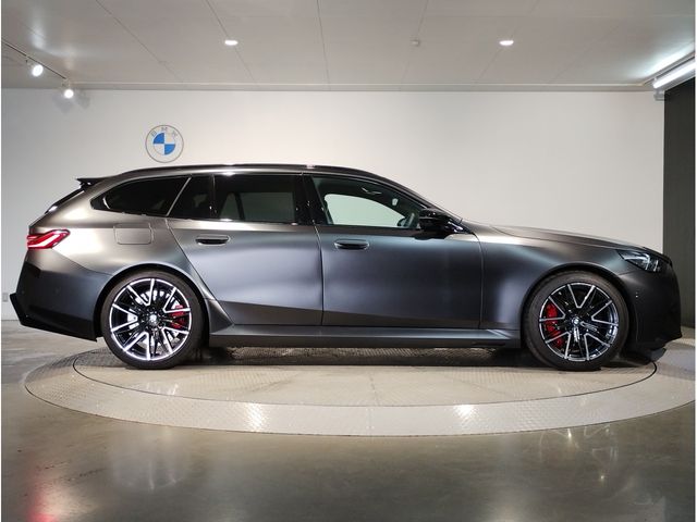 BMW M5 TOURING 2025 Image 31