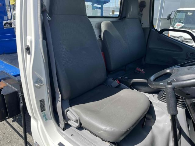 HINO DUTRO 2012 Image 31