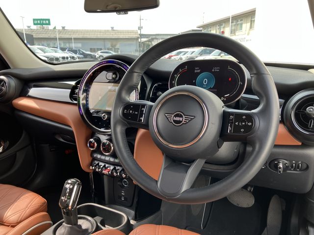 BMW MINI COOPER D 5DOOR 2023 Image 31