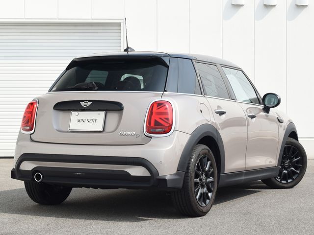 BMW MINI COOPER D 5DOOR 2023 Image 31