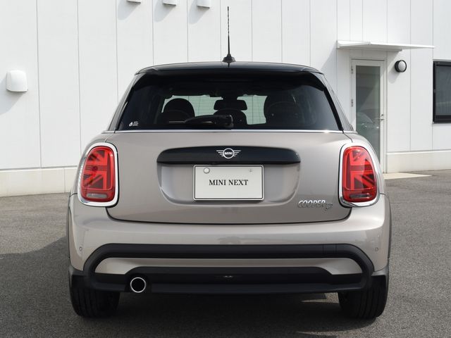 BMW MINI COOPER D 5DOOR 2023 Image 31