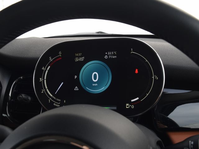 BMW MINI COOPER D 5DOOR 2023 Image 31