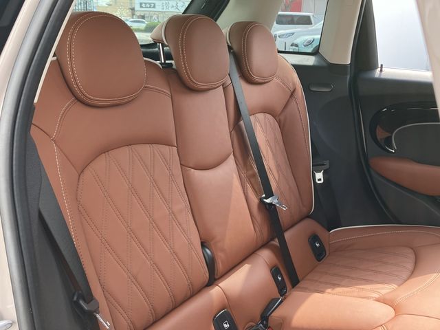 BMW MINI COOPER D 5DOOR 2023 Image 31