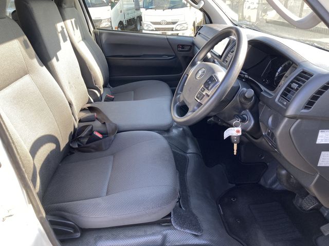 TOYOTA HIACE VAN 1.25T 2WD 2023 Image 31