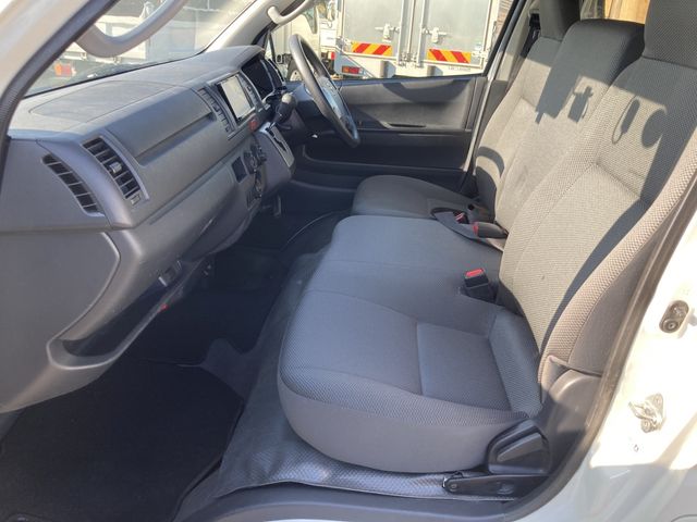 TOYOTA HIACE VAN 1.25T 2WD 2023 Image 31