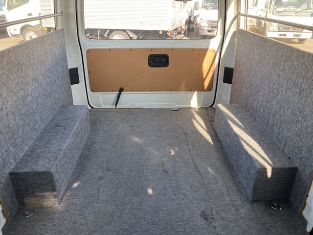 TOYOTA HIACE VAN 1.25T 2WD 2023 Image 31