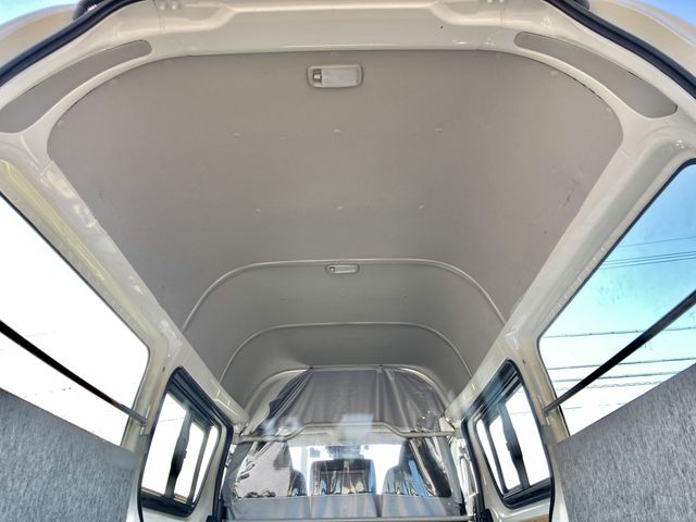 TOYOTA HIACE VAN 1.25T 2WD 2023 Image 31